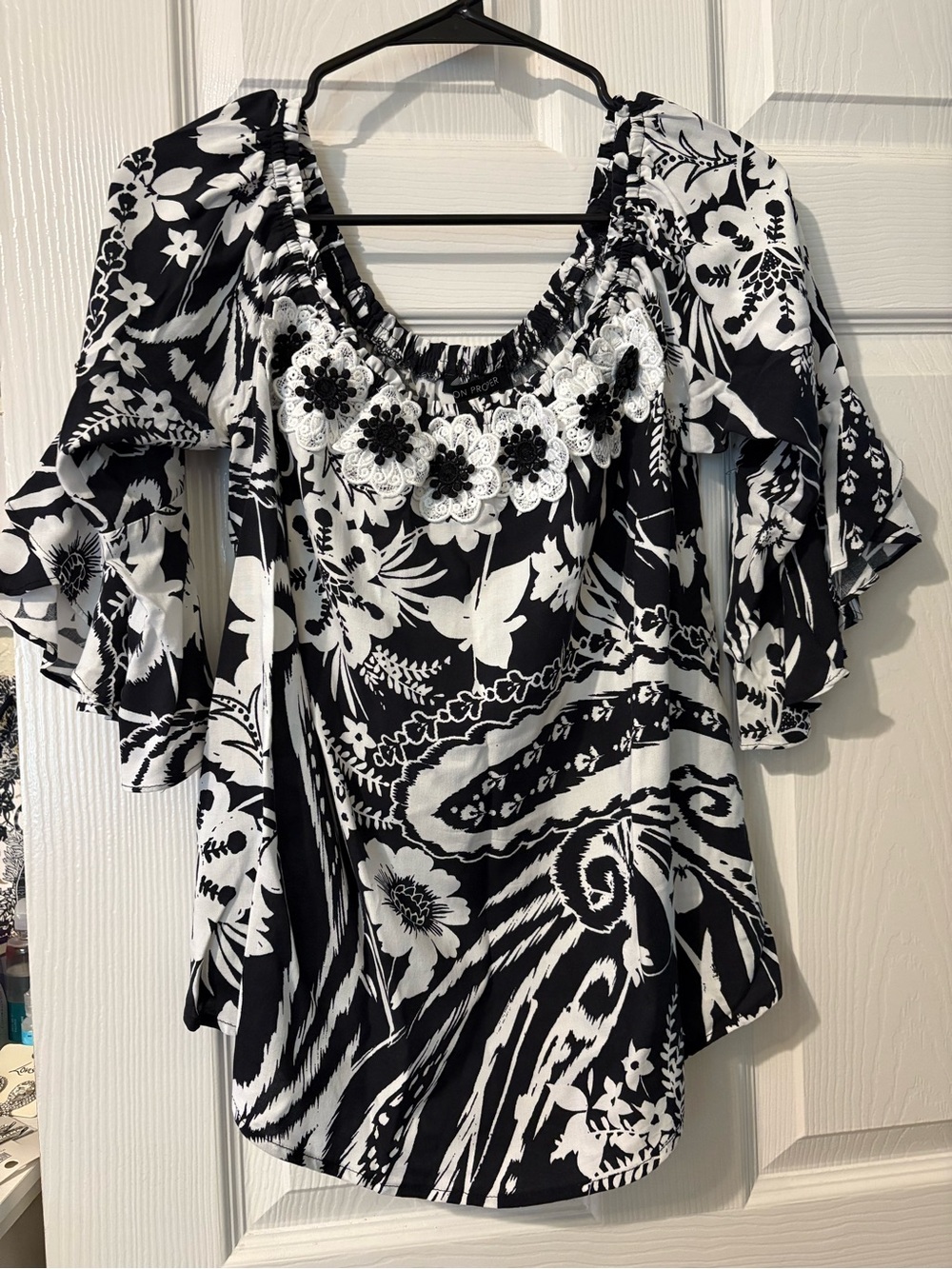 Boston Proper Black & White Floral Off-Shoulder Blouse
